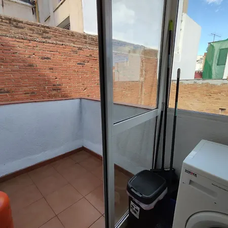 Desvan Sobre Edificio Del Siglo Xviii * Reus