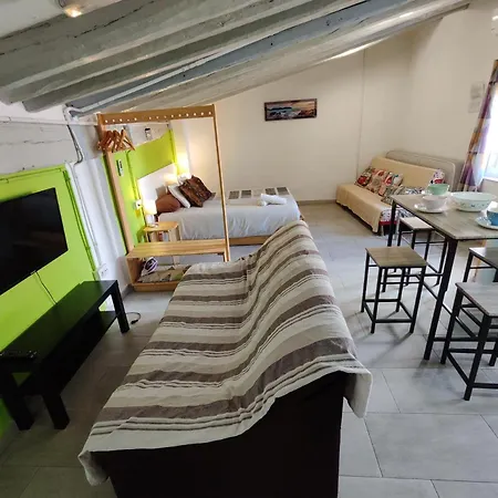 Appartement Desvan En Edificio Del Siglo Xviii *