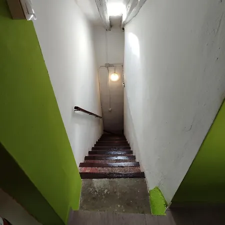 Desvan Sobre Edificio Del Siglo Xviii