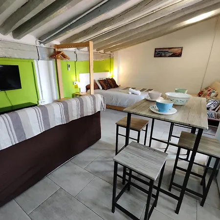 Desvan En Edificio Del Siglo Xviii Reus