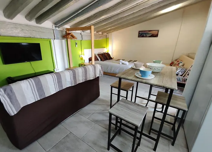 Desvan En Edificio Del Siglo Xviii Reus